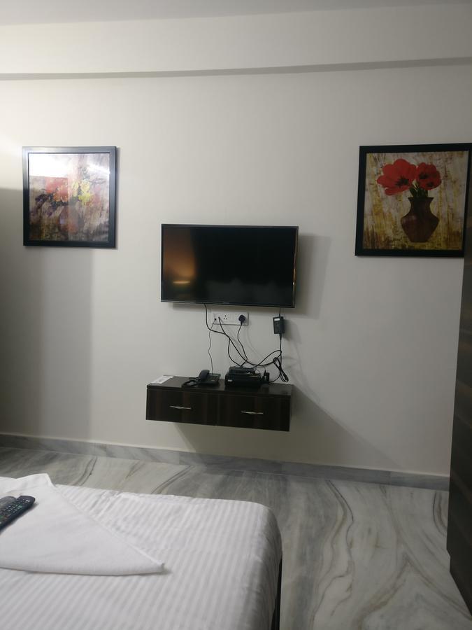 Misty Lake Guest House ไฮเดอราบัด ภายนอก รูปภาพ