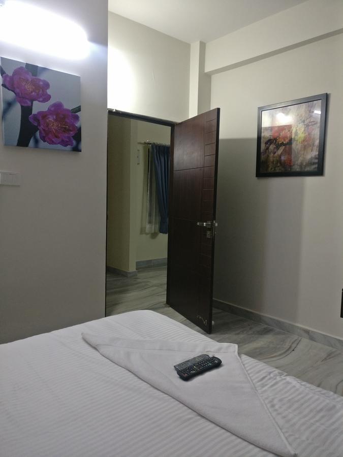 Misty Lake Guest House ไฮเดอราบัด ภายนอก รูปภาพ