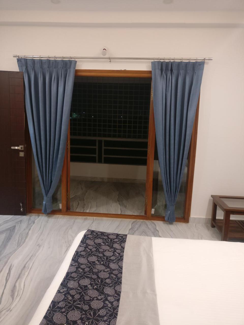 Misty Lake Guest House ไฮเดอราบัด ภายนอก รูปภาพ