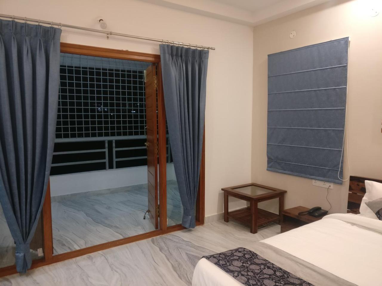 Misty Lake Guest House ไฮเดอราบัด ภายนอก รูปภาพ