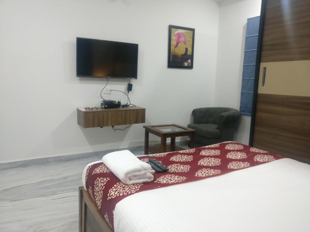 Misty Lake Guest House ไฮเดอราบัด ภายนอก รูปภาพ